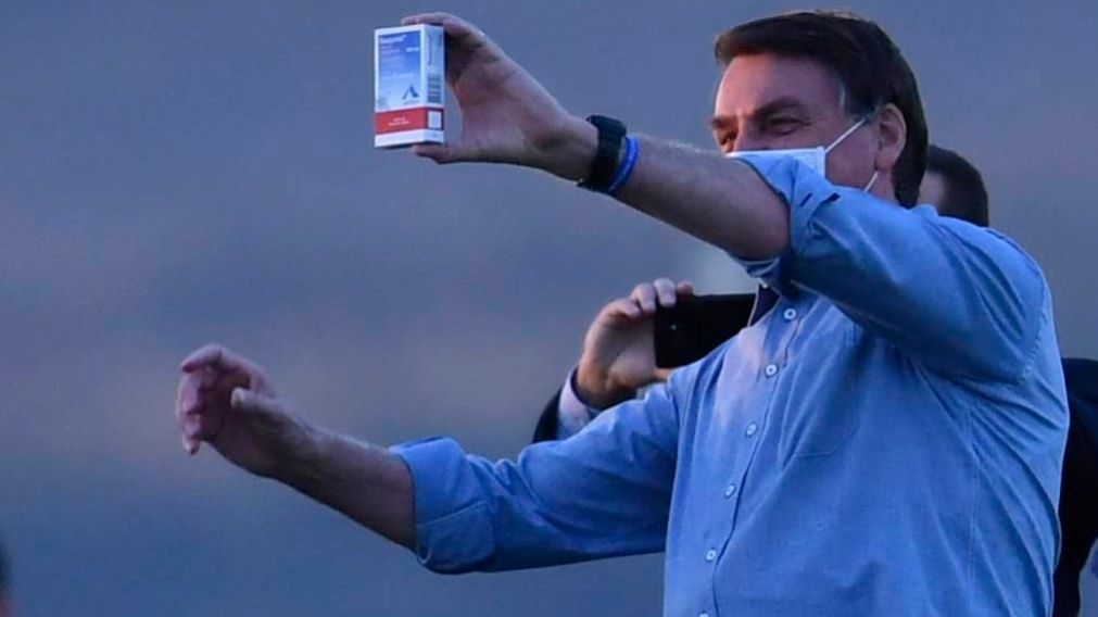 Bolsonaro sigue bancando la eficacia de la cloroquina contra el coronavirus.