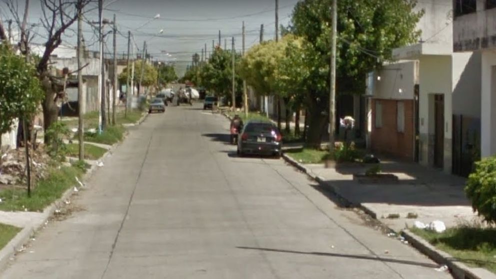 Las víctimas fueron brutalmente agredidas en este vecindario, en la localidad de Isidro Casanova.