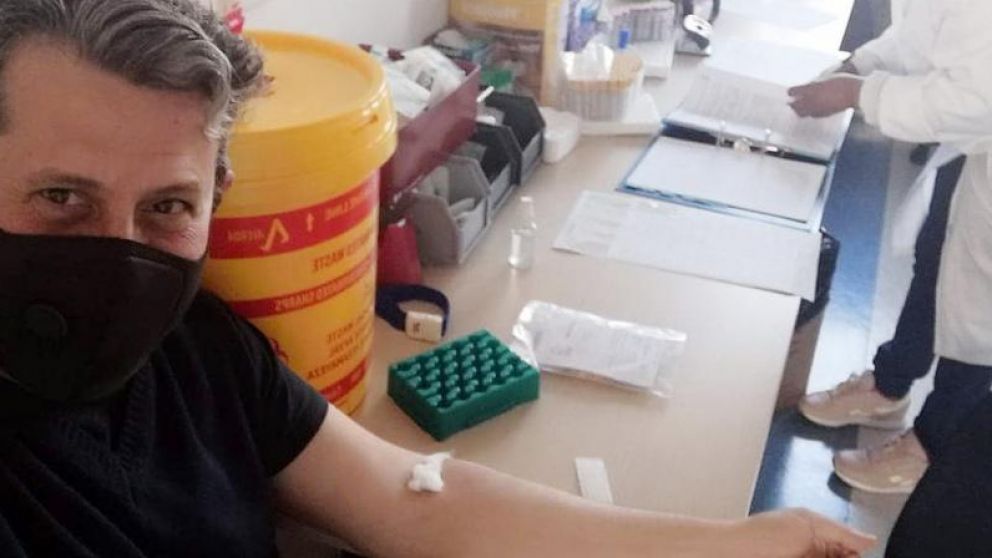 Pablo Andrés Berra, el argentino que vive actualmente en Sudáfrica y es voluntario de la prueba de la vacuna de Oxford (Télam).