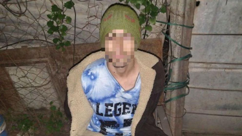 El acusado tiene 35 años y es hijo del esposo fallecido de la víctima, con quien convivía en Longchamps-