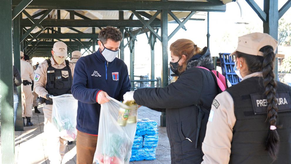 Nueva entrega de alimentos para alumnos y alumnas del Delta de Tigre.