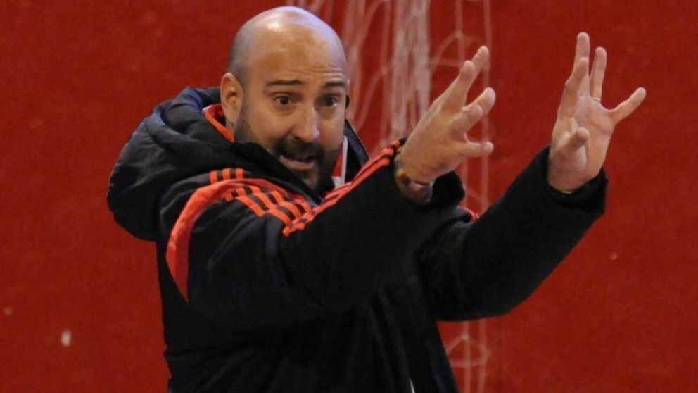 Martín Gabriel Castro es el actual entrenador de River, aunque el Millonario le pidió la renuncia.