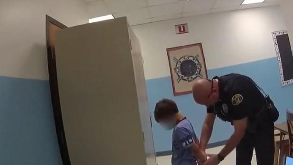 La imagen cuando el menor es arrestado (Captura de Pantalla).