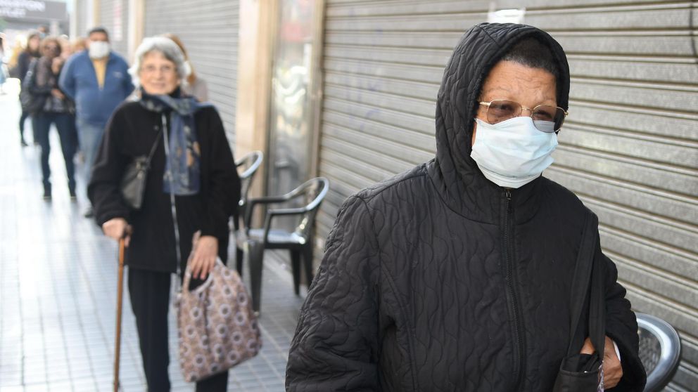 Las personas verán acreditados los beneficios por el número terminación de DNI (Rubén Paredes/Crónica).