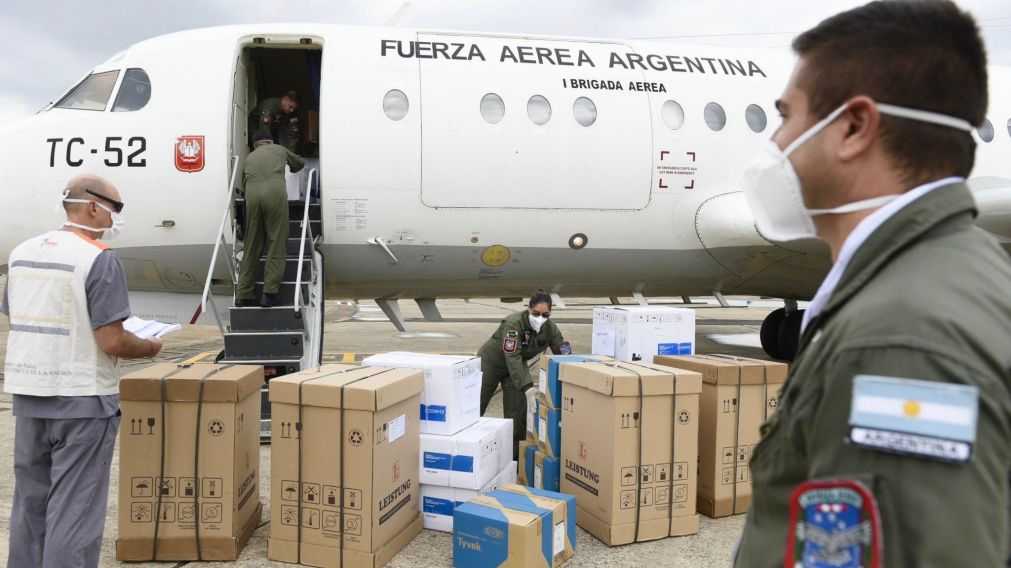 La imagen posteada por el presidente Alberto Fernández para saludar a la Fuerza Aérea.
