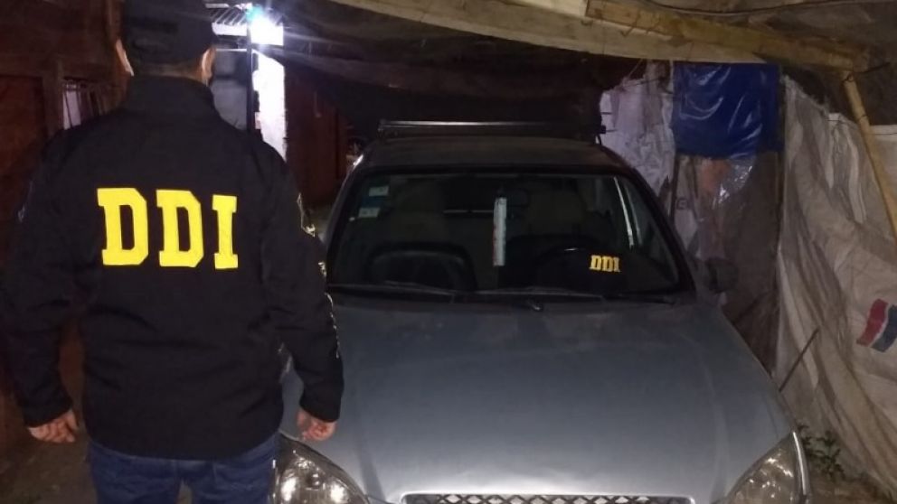 Este es el automóvil que era utilizado por los ladrones para fugar tras la consumación de los robos.