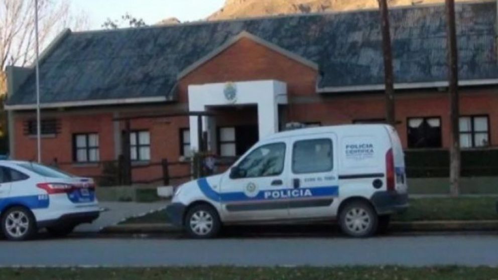El hijo de la víctima tiene antecedentes por incidentes con arma blanca.
