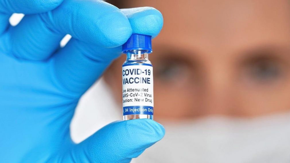 En la carrera hacia la vacuna contra el coronavirus, ahora se debate el valor de cada dosis.