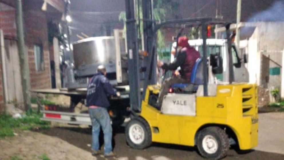 Así fue trasladada una de las maquinarias que fue recuperada por los efectivos policiales.