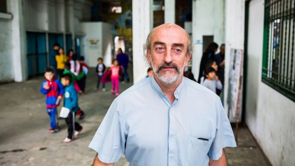 El padre De Vedia, sacerdote de la Villa 21.