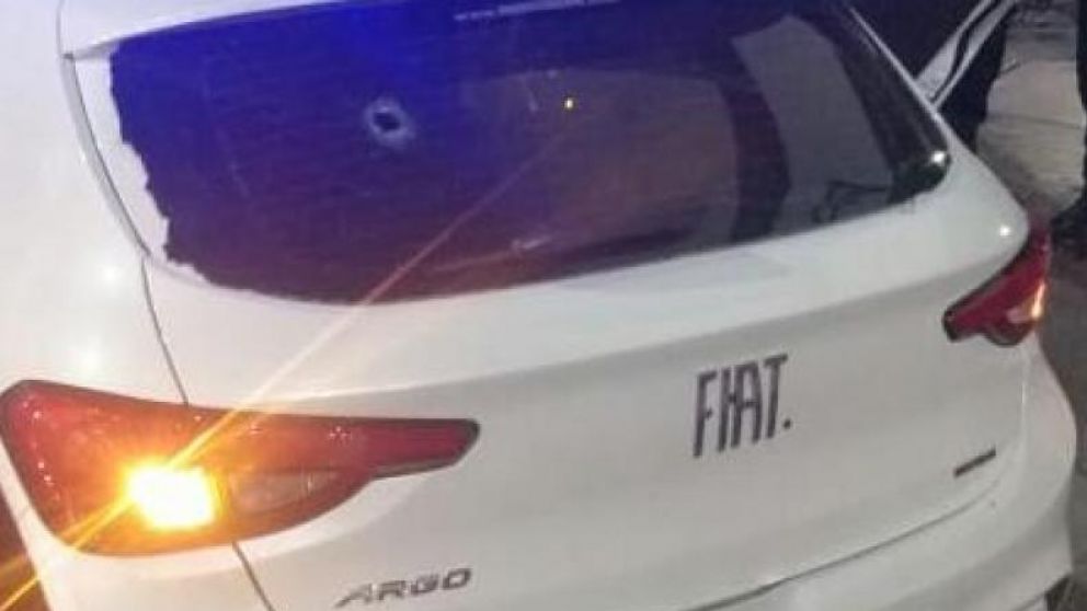 Así quedó el vehículo tras el disparo de los efectivos de Córdoba.