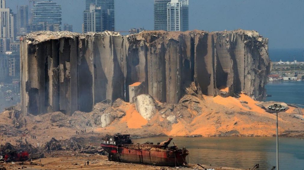 Los daños en Beirut podrían rondar los 5.000 millones de dólares y aún hay alrededor de un centenar de desaparecidos (Télam).