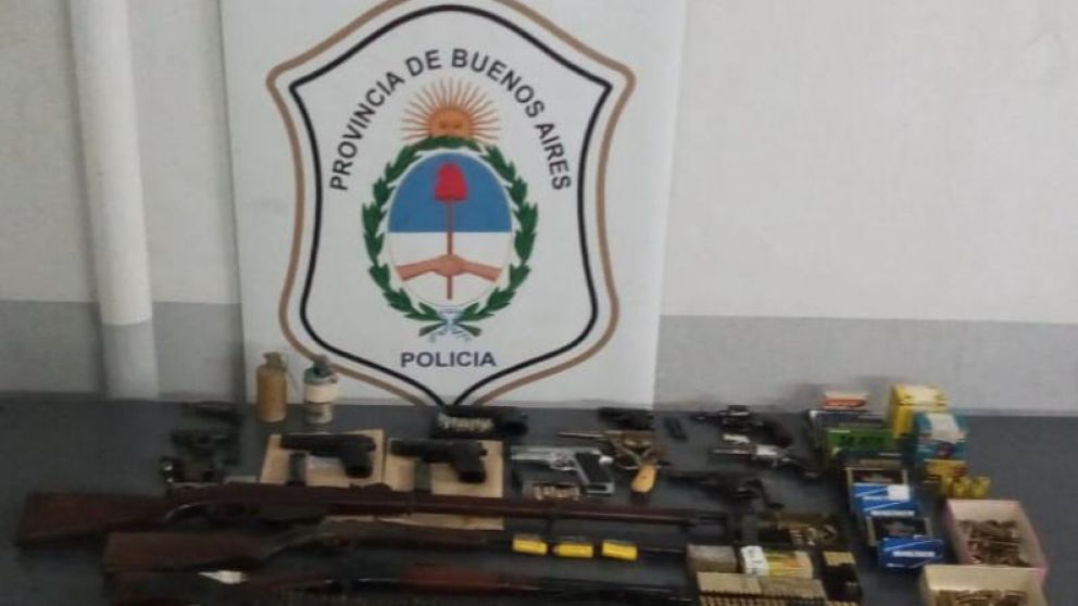 Este es el arsenal que fue secuestrado en el allanamiento realizado en Sáenz Peña.