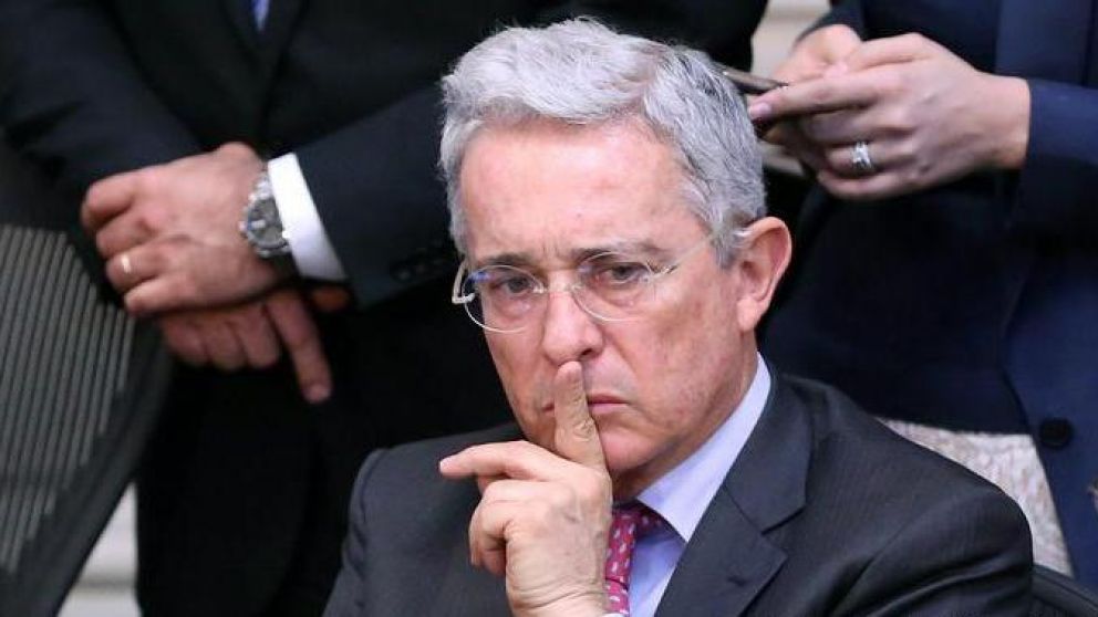 El expresidente Álvaro Uribe cumple con detención domiciliaria preventiva.