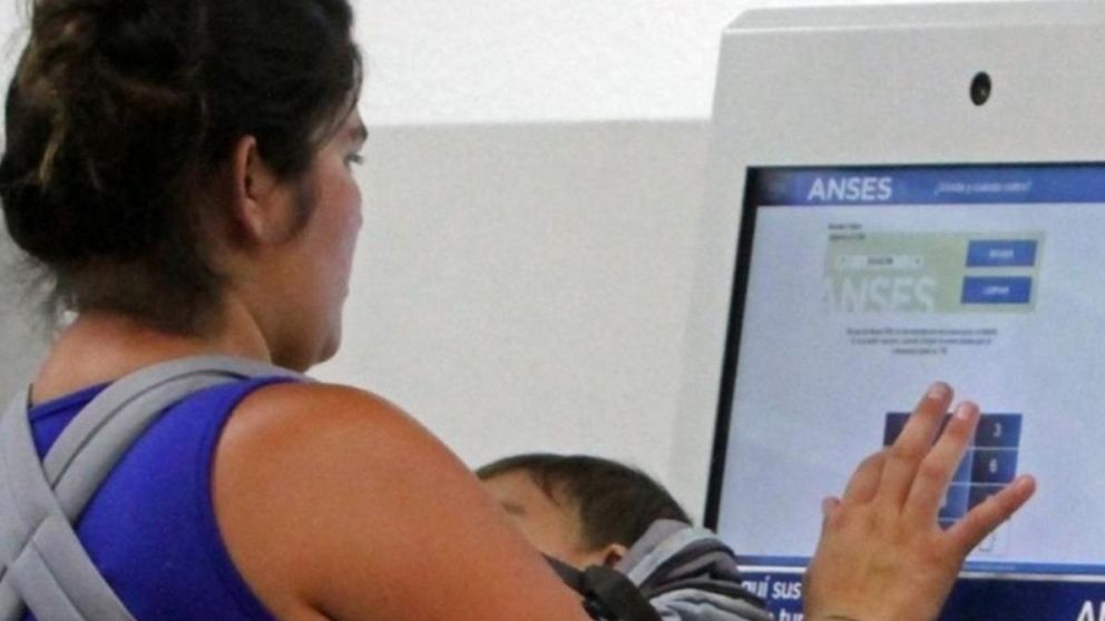 Los beneficiarios verán depositadas las asignaciones el día correspondiente a su último número de DNI (Archivo).