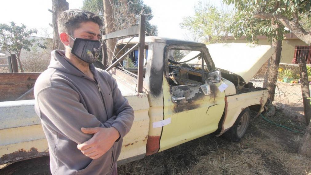 Quemaron la camioneta de un bombero en por sospechas de coronavirus positivo.