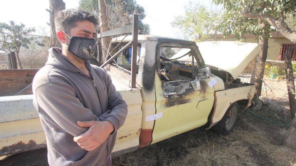 Quemaron la camioneta de un bombero en por sospechas de coronavirus positivo.