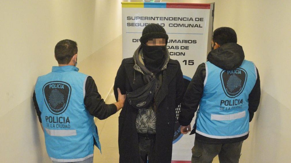 Una vez capturado, el sujeto fue trasladado a la Comuna 15 para que se lleven a cabo los trámites de rigor.