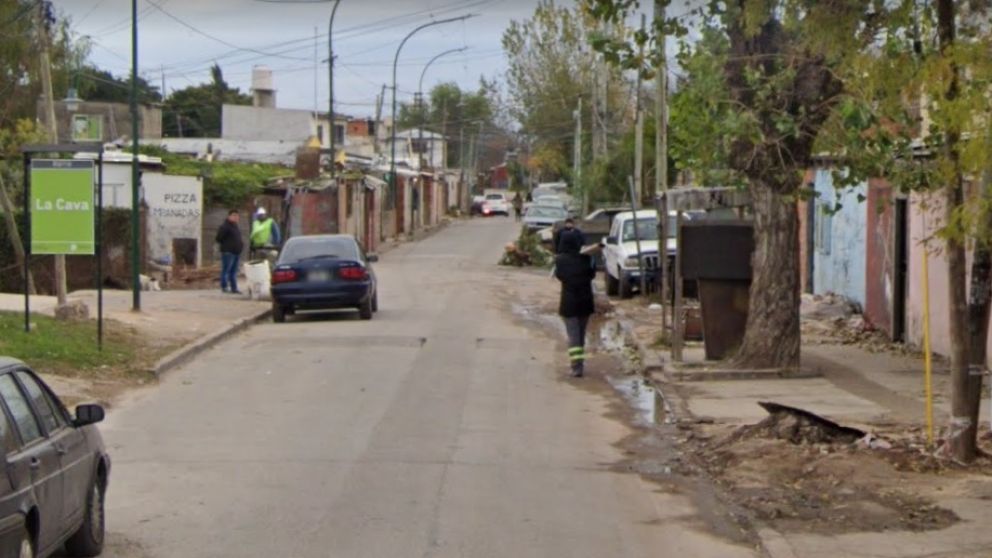 Maximiliano An�bal Segovia, de 37 a�os, apareci� herido de bala en uno de los accesos a la villa La Cava.