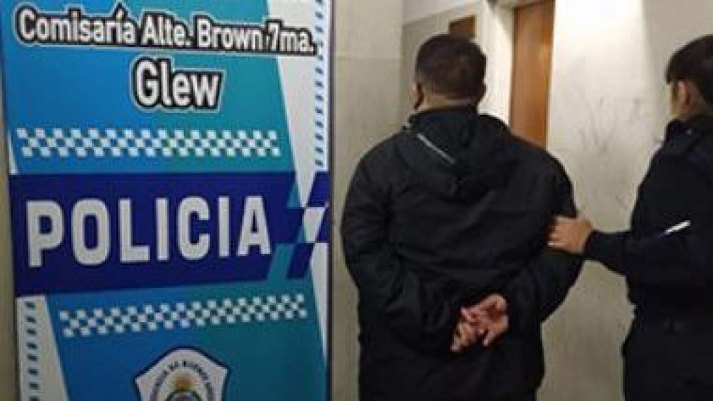 El detenido tiene antecedentes penales y un pedido de captura de la Justicia.