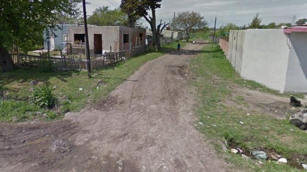 El crimen ocurrió en la localidad platense de Los Hornos (Google Street View).