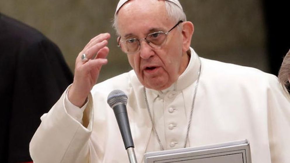 Francisco bendijo a fieles de Santiago del Estero. (Télam)