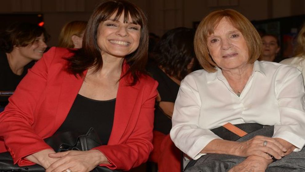 La flamante directora junto a Rosario Lufrano, titular de Radio y Televisión Argentina (RTA)