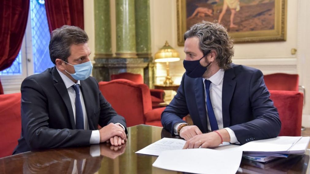 El jefe de Gabinete, Santiago Cafiero junto al presidente de la Cámara de Diputados, Sergio Massa.