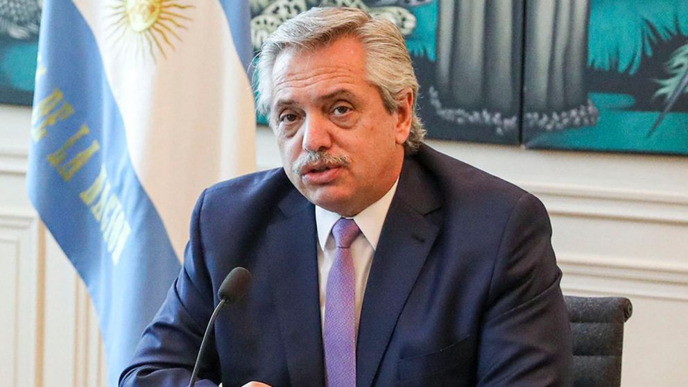 El presidente se reunirá con el gobernador bonaerense y el jefe de gobierno porteño para analizar los datos que definan los pasos a seguir.
