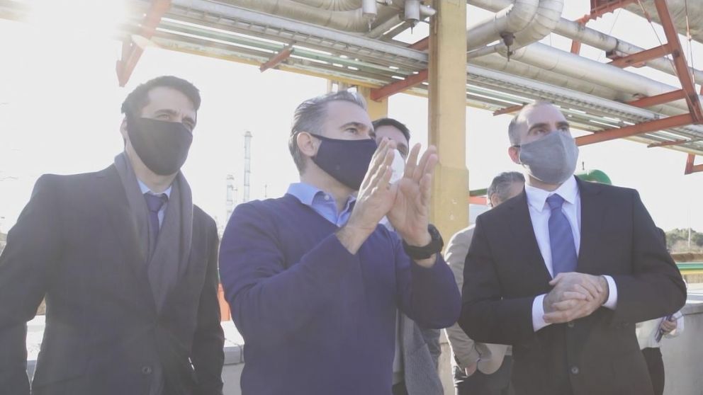 Los funcionarios recorrieron un complejo de YPF en La Plata.