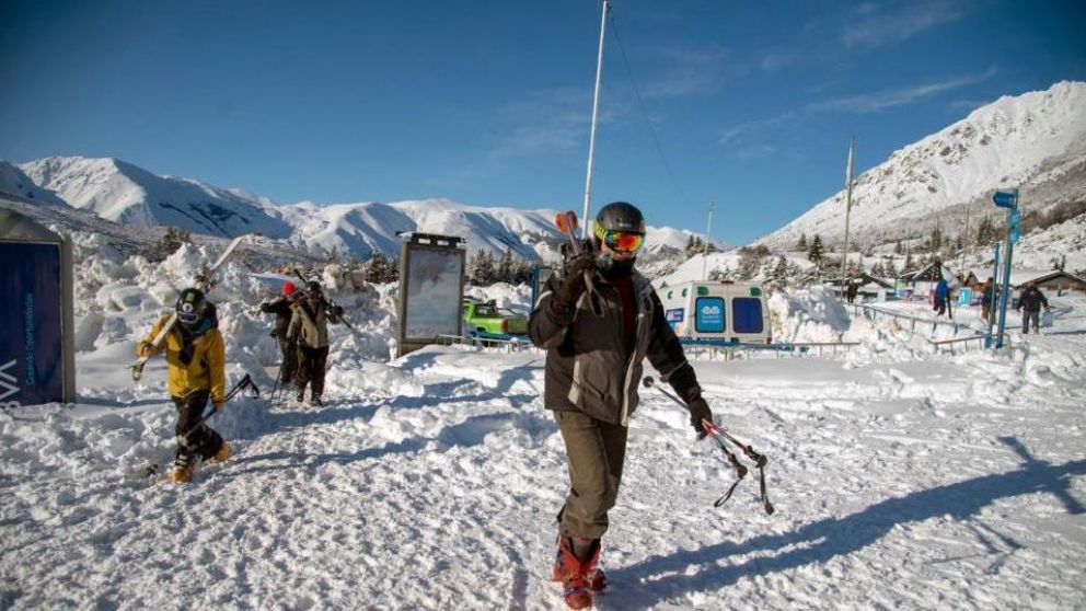 El Cerro Catedral abrió de 9:30 a 16 horas, "sujeto a condiciones climáticas”.