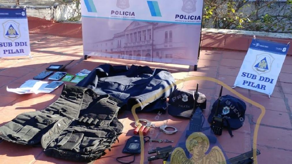 Parte de los elementos que fueron encontrados en poder de los delincuentes capturados.