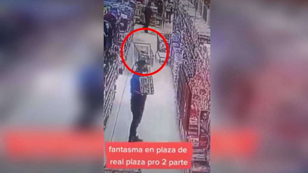 Las cámaras de seguridad del supermercado registraron el misterioso hecho.