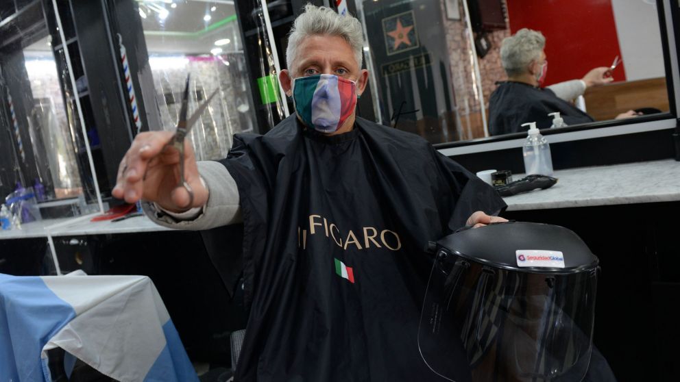 Las peluquerías y salones de estética, con locales adaptados (Crónica/Nahuel Ventura)