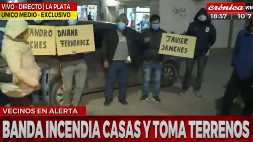 Los vecinos se movilizaron hartos de las usurpaciones y agresiones de "La Banda de los Misioneros".(Captura de TV).