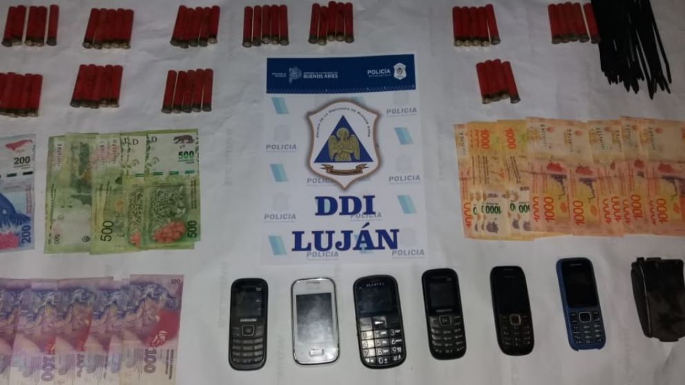 Algunos de los elementos que fueron secuestrados en poder del grupo de malvivientes.