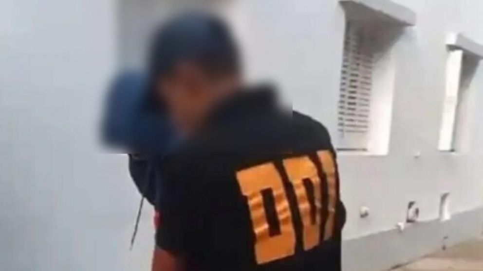 Este es el sujeto que resultó aprehendido por los investigadores policiales.
