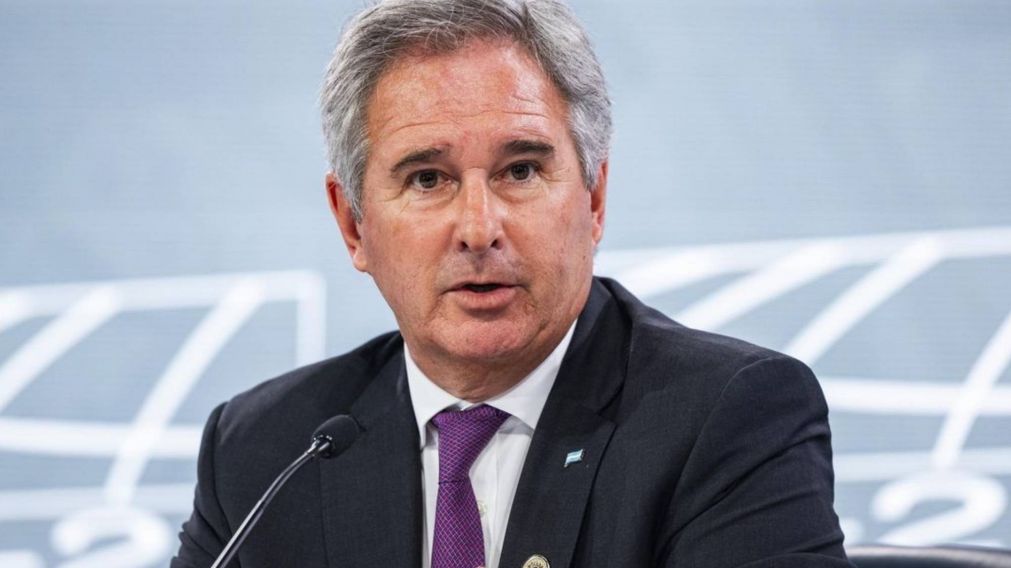 El canciller Pablo Quirno ante una expresión en lenguaje inclusivo: "Corrijamos esto URGENTE"