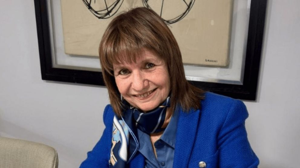 Patricia Bullrich publicó un mensaje para promocionar los DNI con su firma.