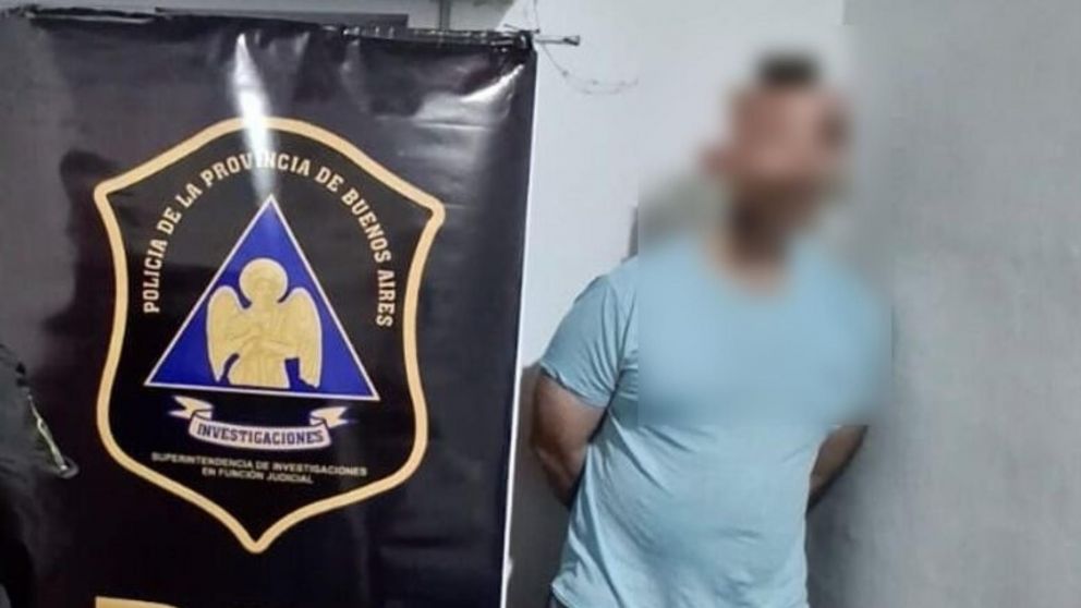 Uno de los individuos que resultó aprehendido en los allanamientos.