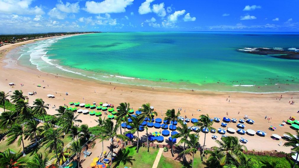Las playas brasileñas seducen a los turistas argentinos y los precios ayudan.