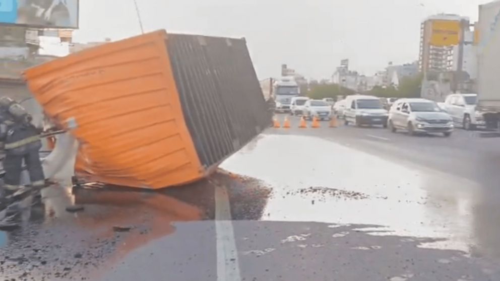 Vuelco en la Autopista 25 de Mayo.