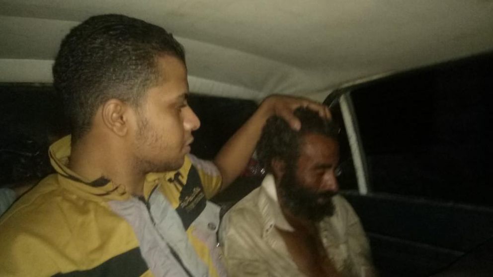 El hombre fue hallado en un cementerio y fue devuelto con su familia.