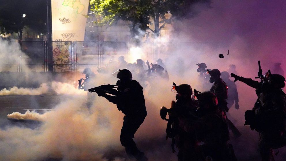 En Estados Unidos volvieron a reprimir durante una protesta racial, esta vez fue en Portland (Télam).