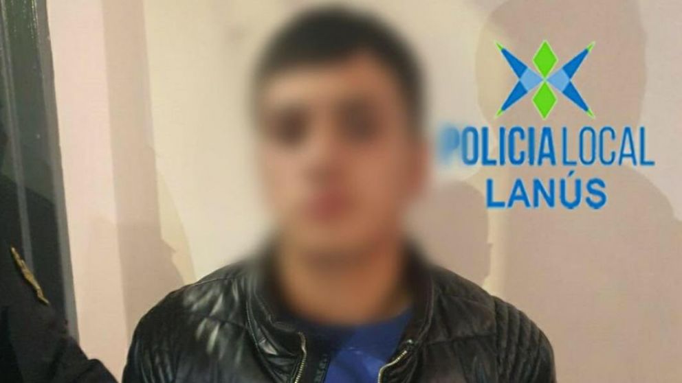 El acusado por el crimen del pizzero fue detenido anoche luego de un control de tránsito (@diegokravetz/Twitter).