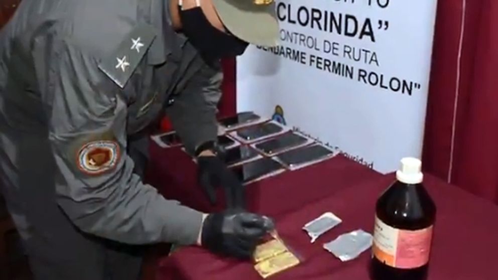Secuestran dos lingotes de oro, valuados en casi 6 millones de pesos, a bordo de un camión.