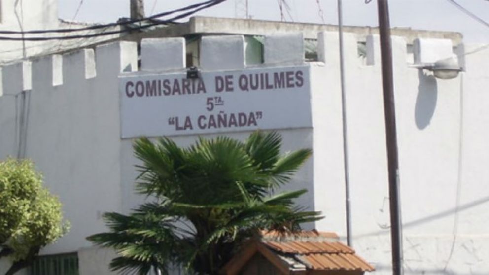 Policías de la comisaría de La Cañada investigan la denuncia que realizó la joven.