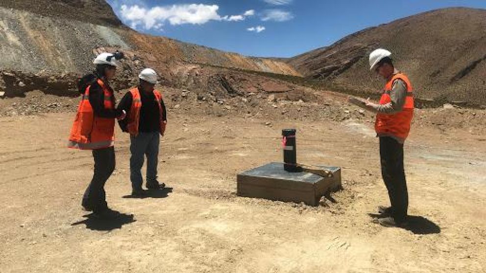 Los mineros infectados se encuentran aislados, pero la actividad sigue en la mina.