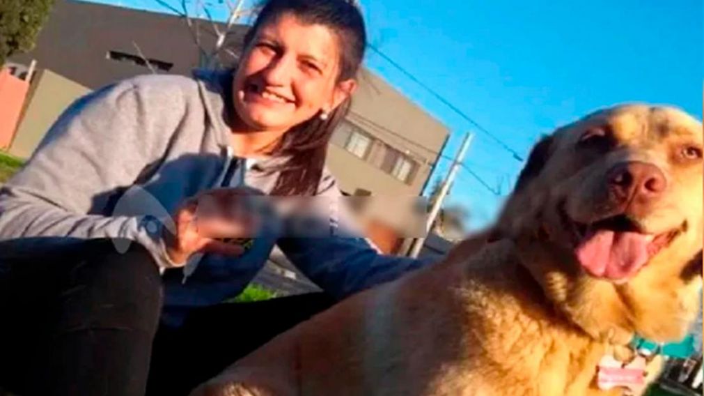 Su perro de raza labrador y su gato no pudieron sobrevivir tras comer comida con vidrio.