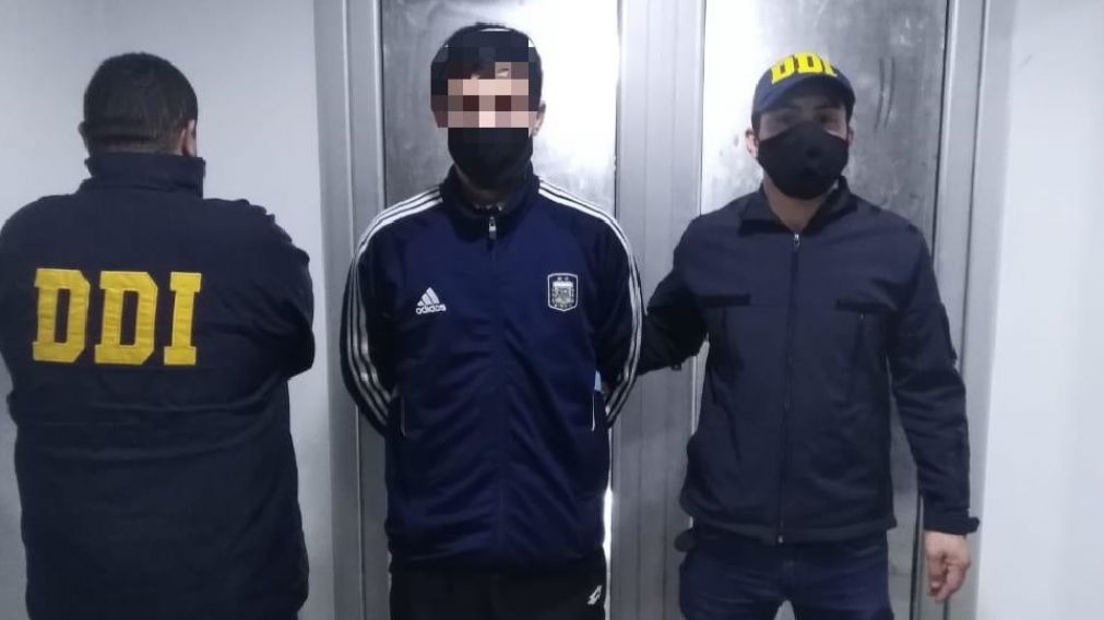 Este es Martín Ariel Salto, de 27 años, quien se entregó al ver que estaba rodeado por los policías-